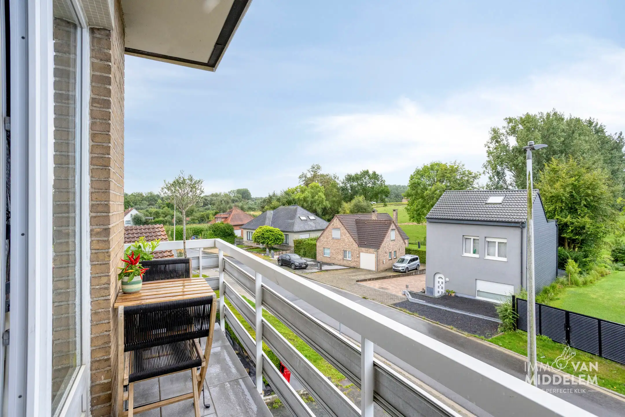 INSTAPKLAAR 2-SLAAPKAMER APPARTEMENT MET GARAGE EN KELDER foto 6
