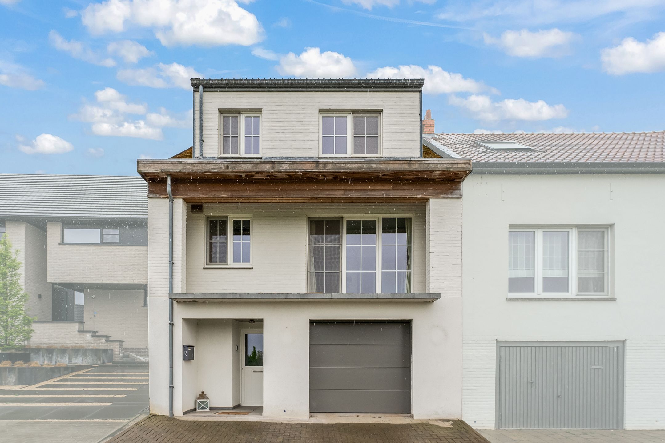 Hedendaagse gezinswoning met garage te Val-Meer foto {{pictureIndex}}