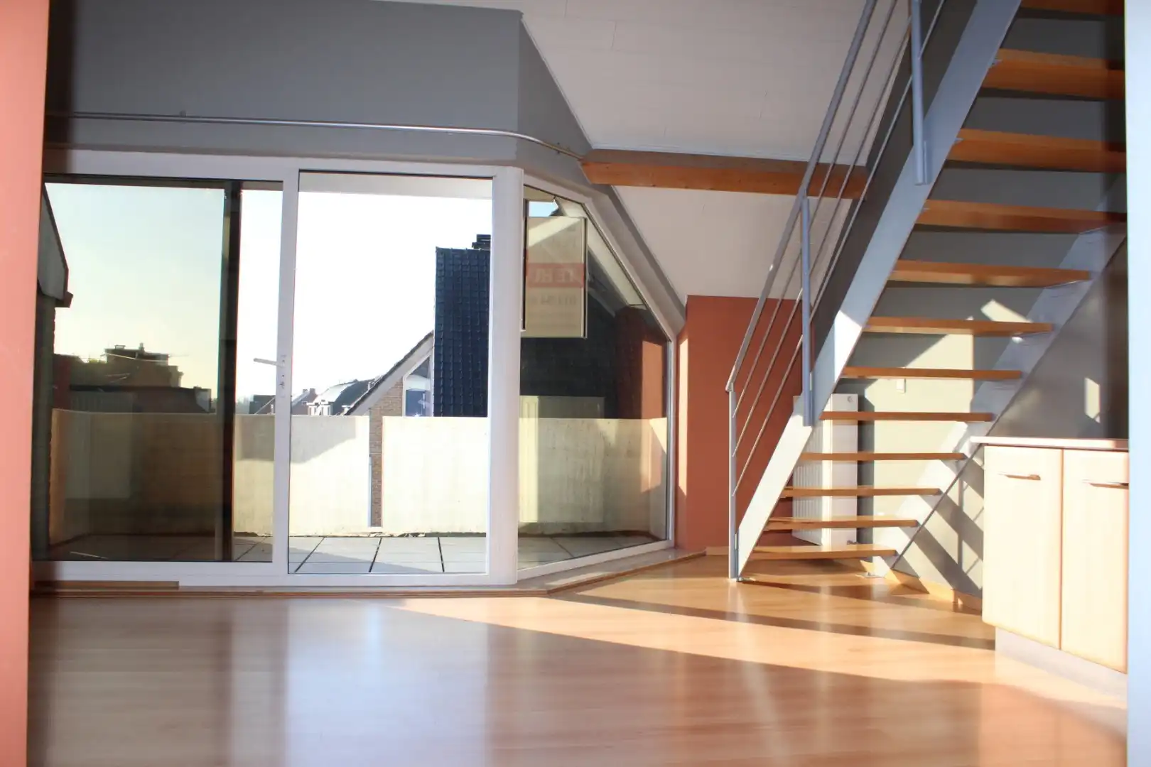 Lichtrijk duplex appartement in hartje Zonhoven (3slpk, 2badk, 2 parkings) foto 10