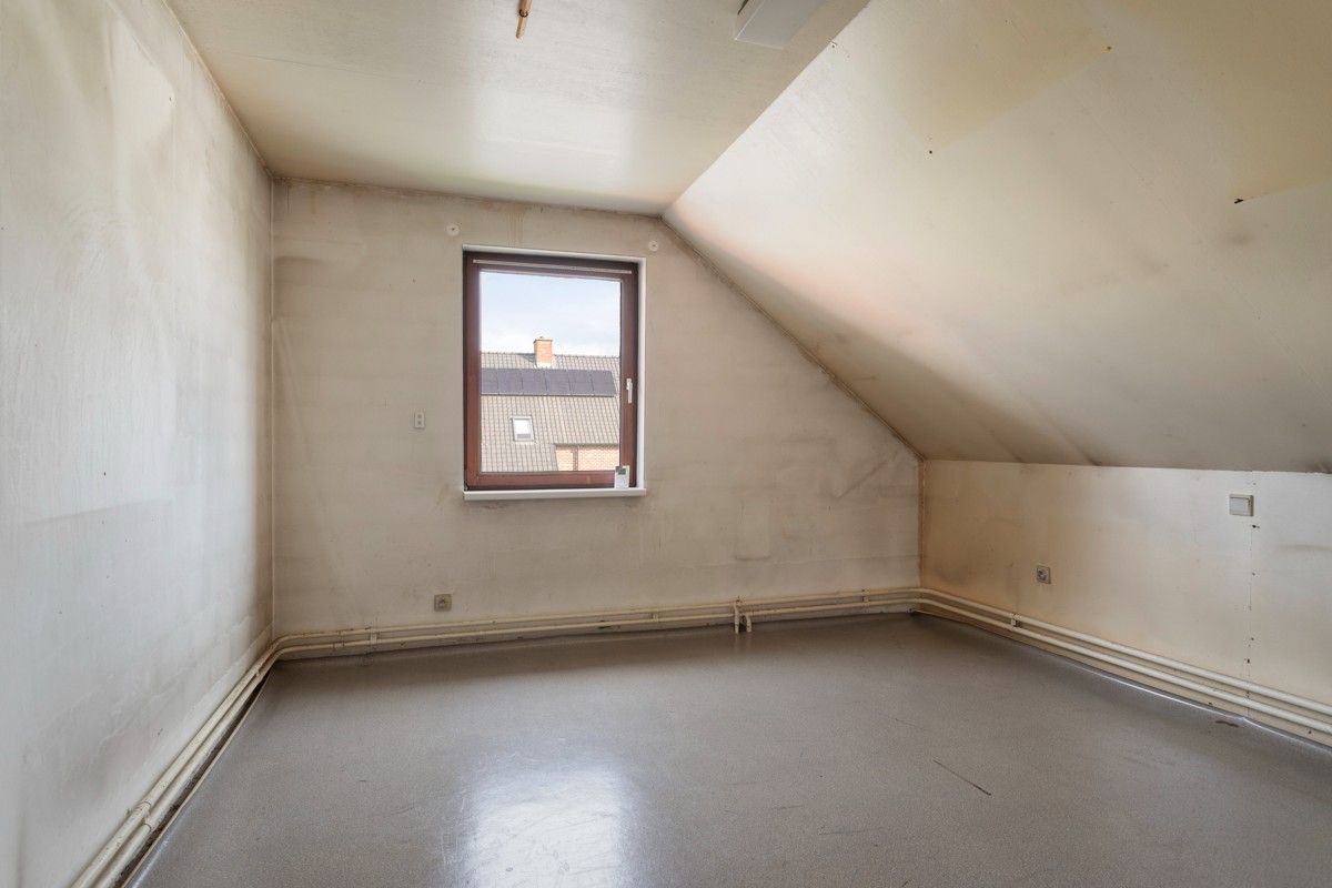 Ruime woning met praktijkruimte te Lendelede foto 13