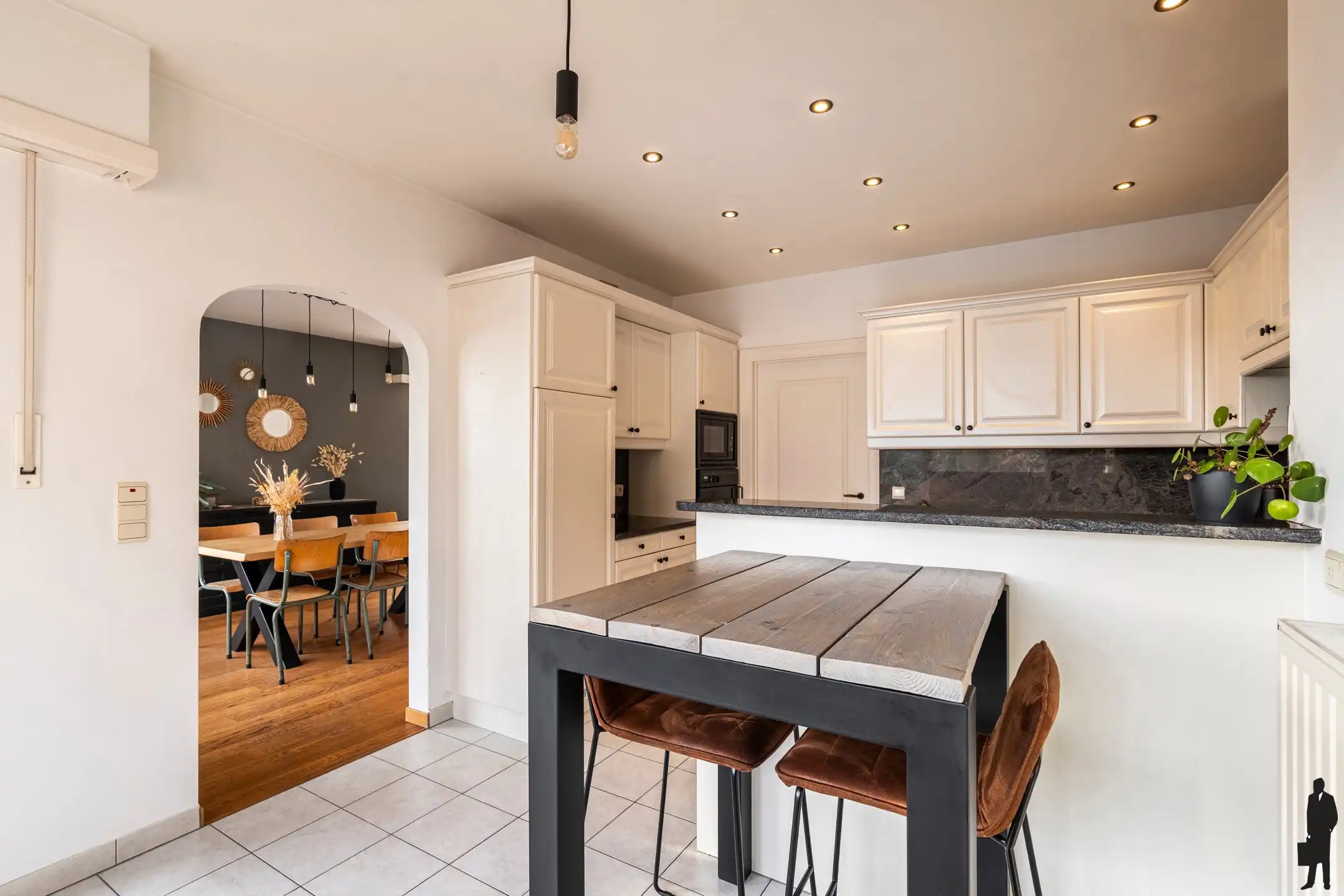 Vrijstaande woning op een ruim perceel van ca. 1.300 m² in hartje Loenhout! foto 13