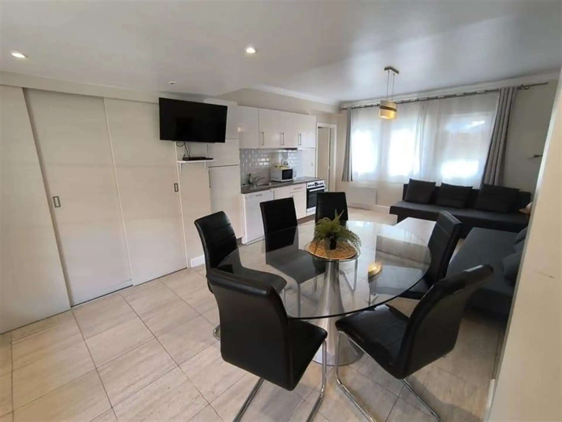 Ruim 2 slaapkamer appartement met zonnig terras.  foto 4