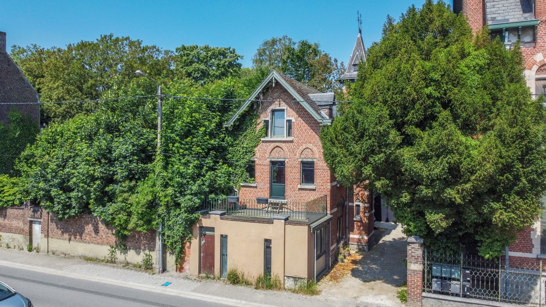 !!! OPTIE !!! Een gebouw met 2 appartementen, foto 1