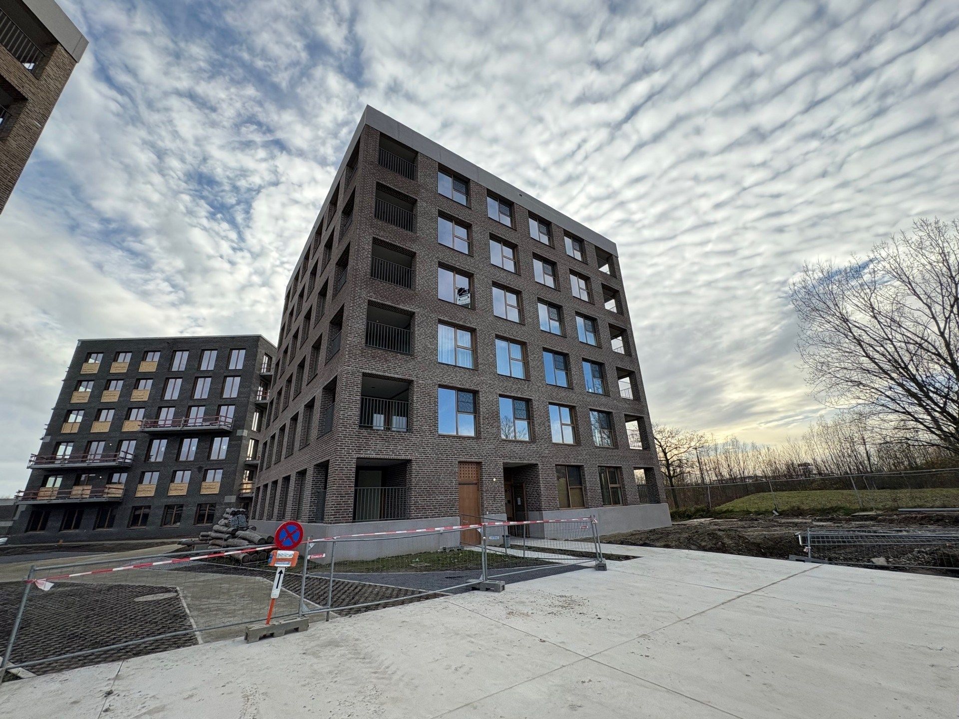 Te huur: Modern 1-slaapkamer appartement in nieuwbouwproject Tuinen van Eden, Wilrijk foto {{pictureIndex}}