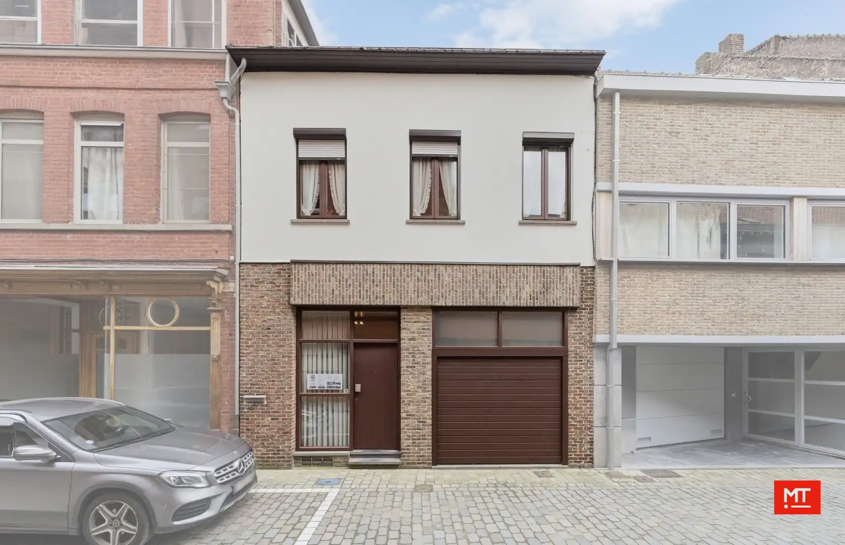 Op te frissen woning met 3 slaapkamers (+ mogelijk), garage en tuin in het centrum van Wervik foto 2