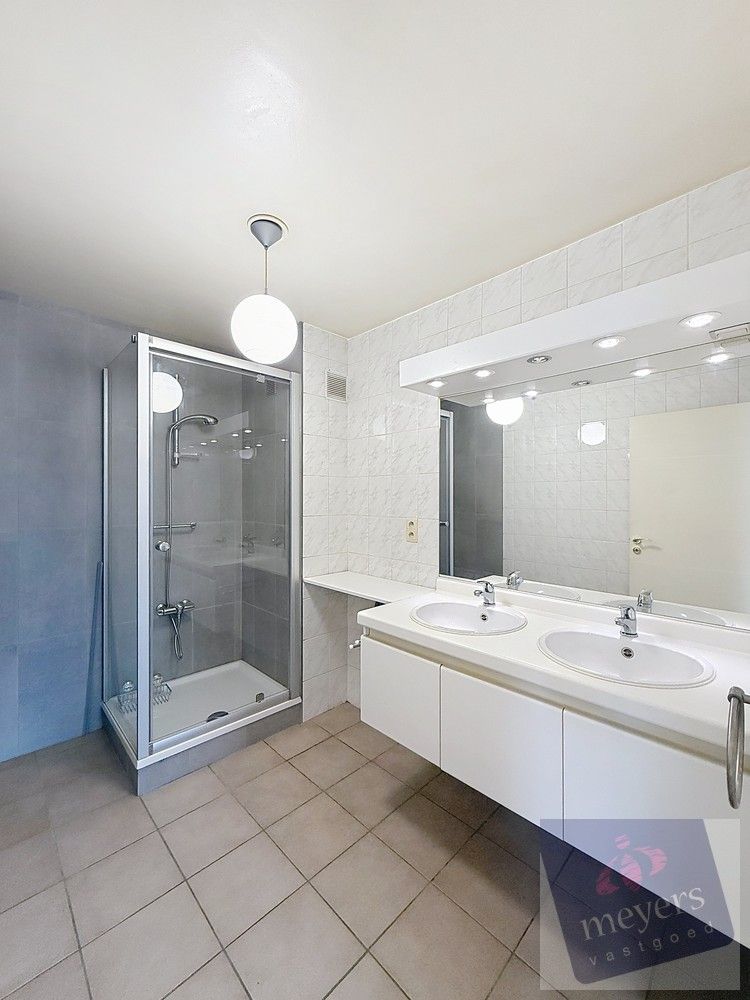 Ruim appartement met garagebox in Bilzen-Schoonbeek foto 13