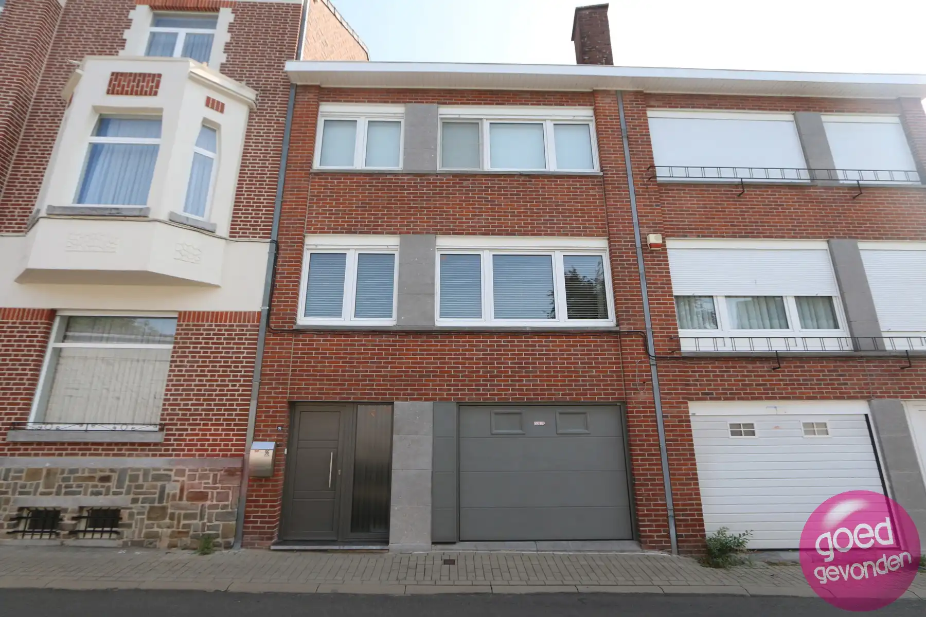 GEZINSWONING - 3 SLK - STADSTUIN - GARAGE - CENTRUM - RUSTIG foto {{pictureIndex}}