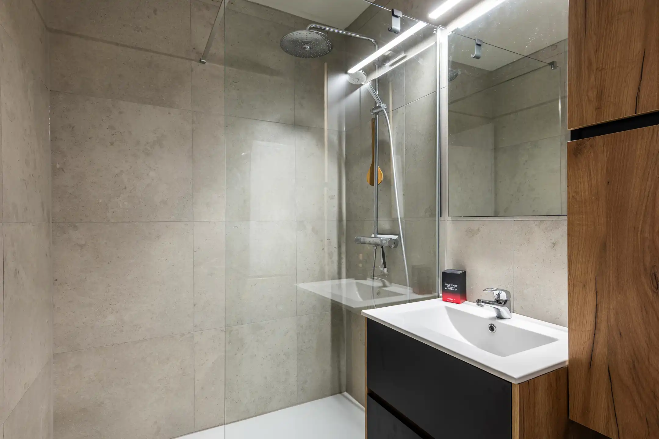 Recent gerenoveerd app. (103m²) met terras en garage foto 11