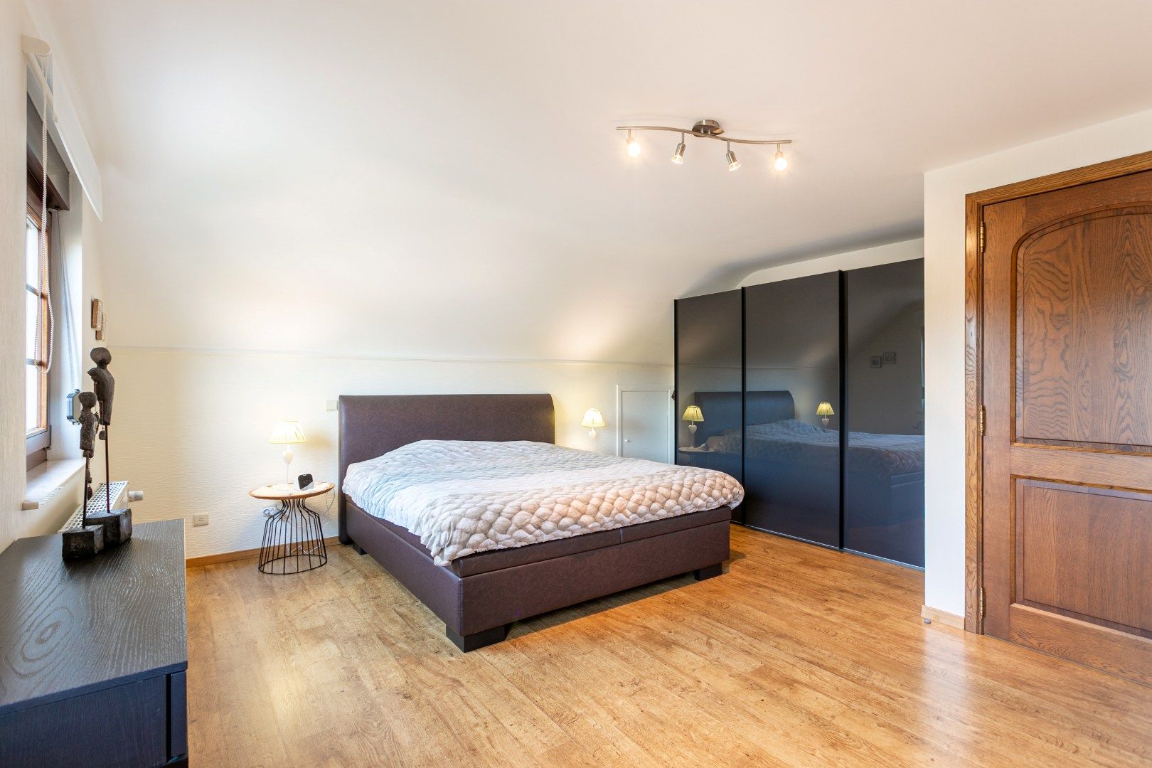 Charmante instapklare woning met 3 SLPKS, tuin & garage foto 18