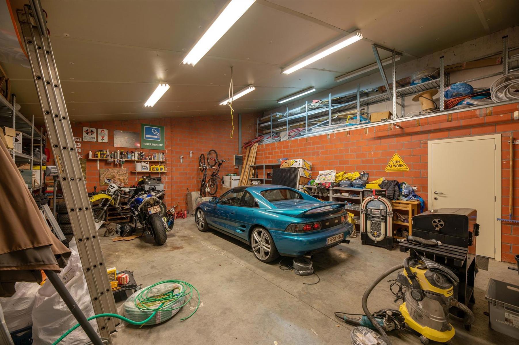 Woning met multifunctioneel gelijkvloers en magazijn/garage op een perceel van 536m². foto 18