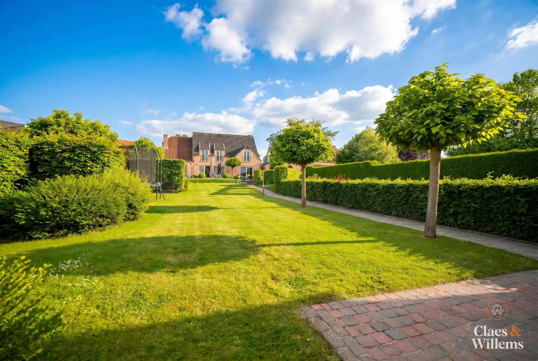 Ruime villa te koop in Dilbeek vrij beroep/ kangoeroewonen foto {{pictureIndex}}