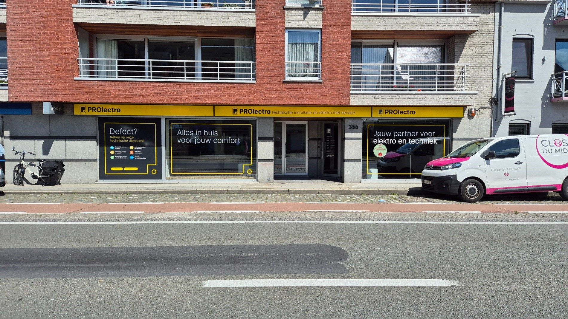 Sint-Andries: zr goed gelegen handelspand met 4 staanplaatsen foto {{pictureIndex}}