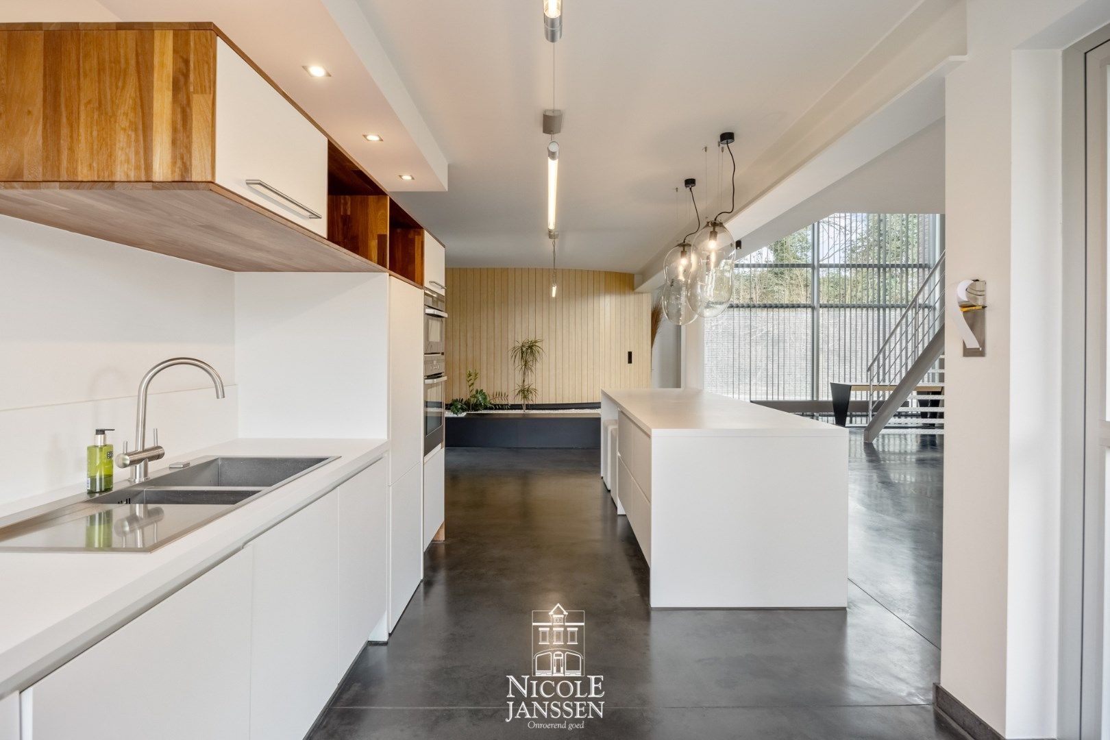 Zeer moderne en luchtige woning in een rustige, groene omgeving foto 8