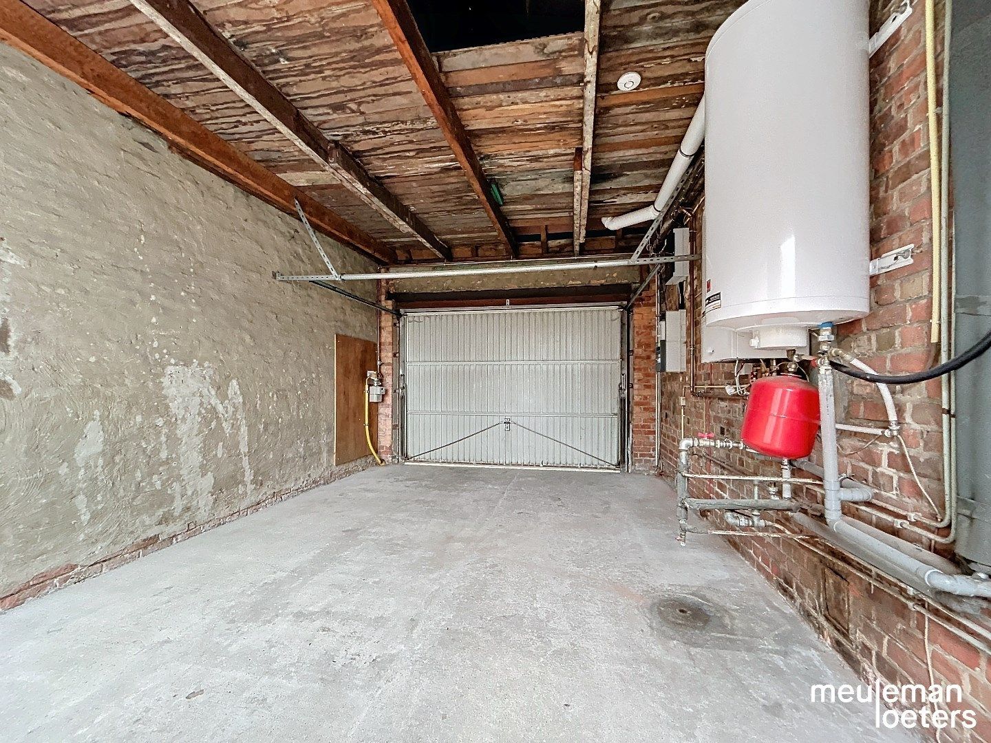 Karaktervolle ruime rijwoning met garage en tuin foto 17