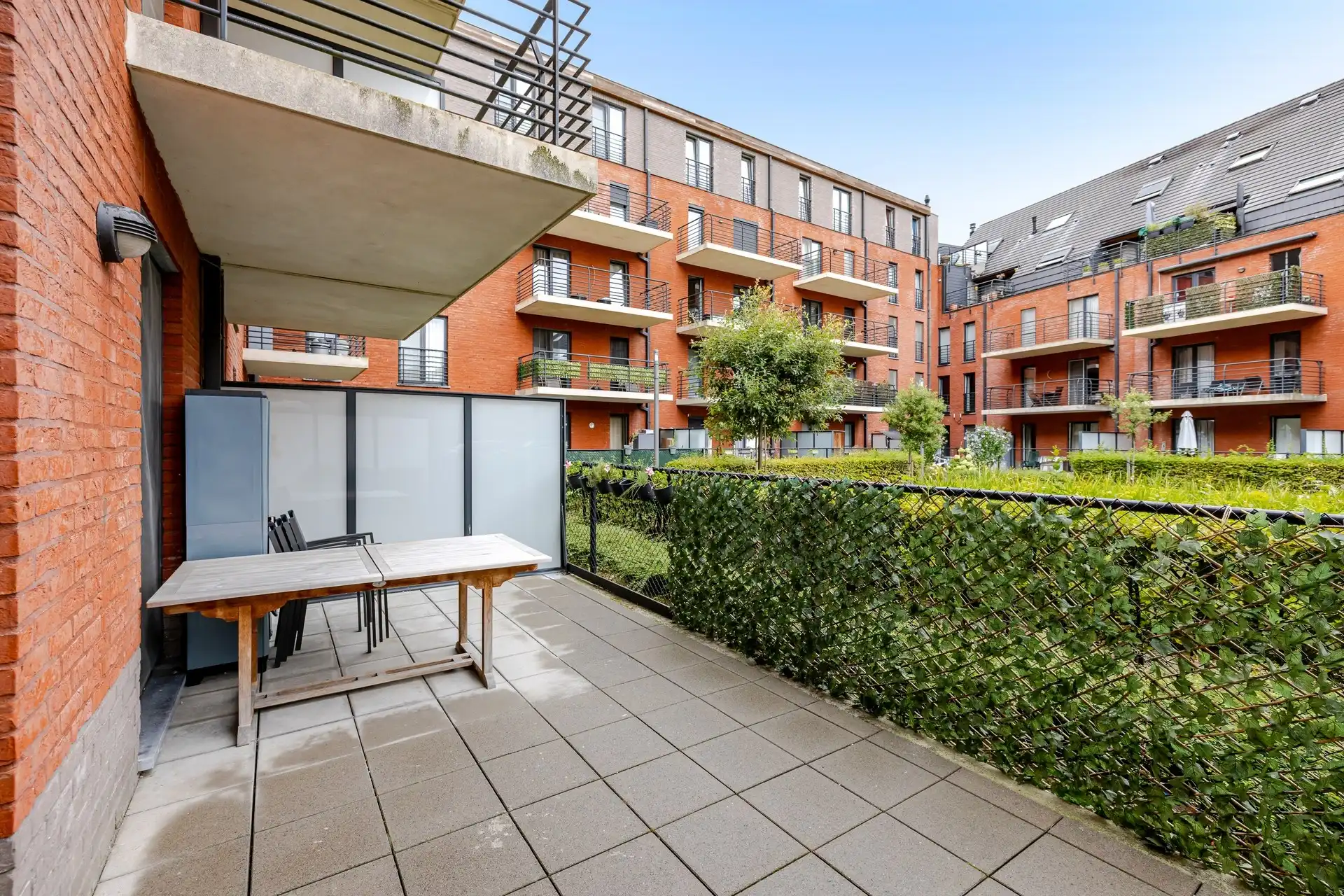 Instapklaar gelijkvloers appartement met 2 slaapkamers, ruim terras en ondergrondse staanplaats in hartje Aalst foto 20