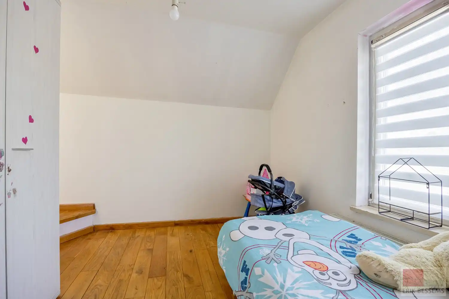 Op te frissen, vrijstaande woning met veel potentieel op royaal perceel van 1080 m², deze te moderniseren woning combineert een bewoonbare oppervlakte van 199 m² foto 19