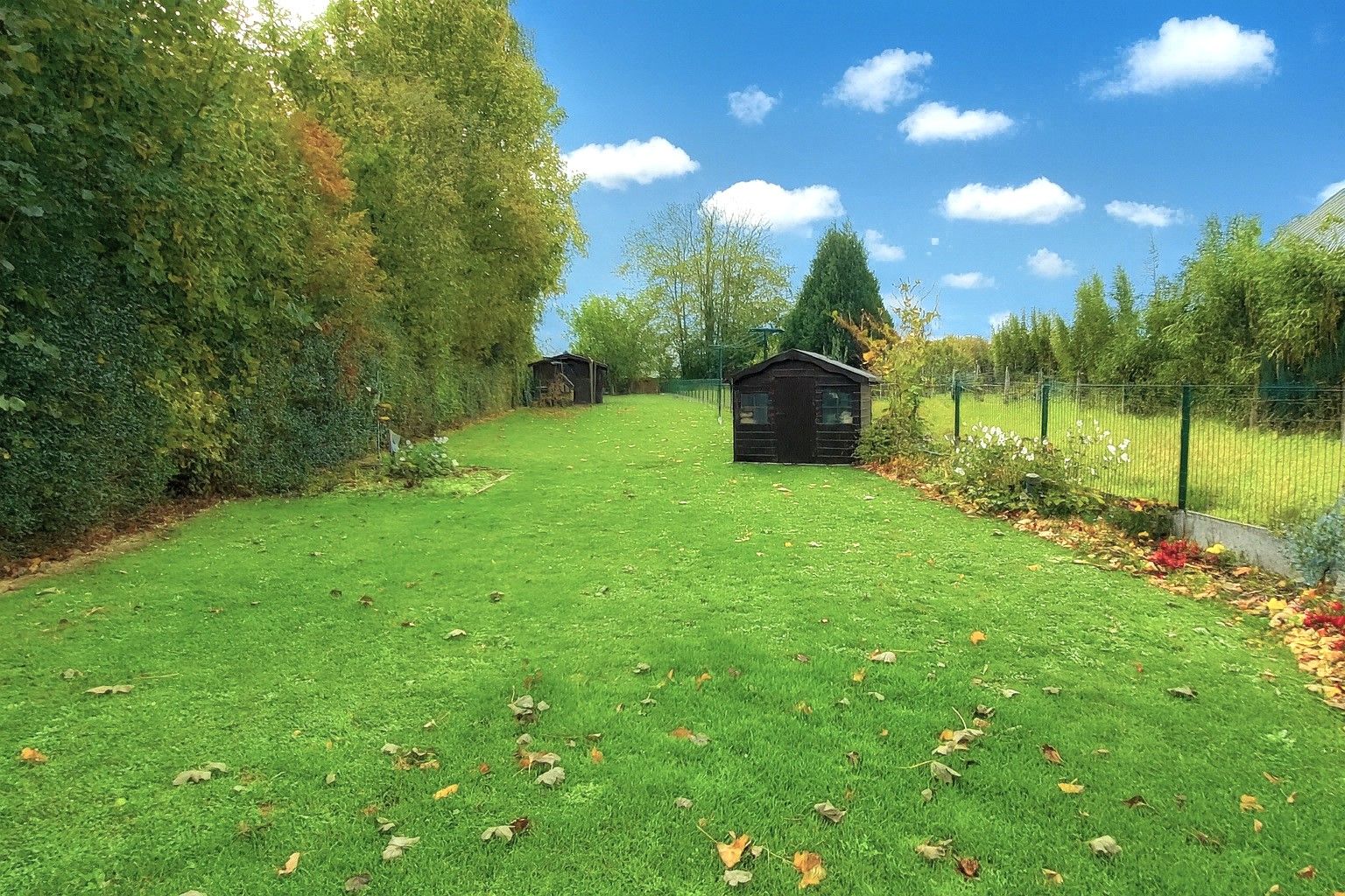 Charmante instapklare woning op 976m² met 3 slaapkamers, leefveranda en mooie grote tuin!  foto 4