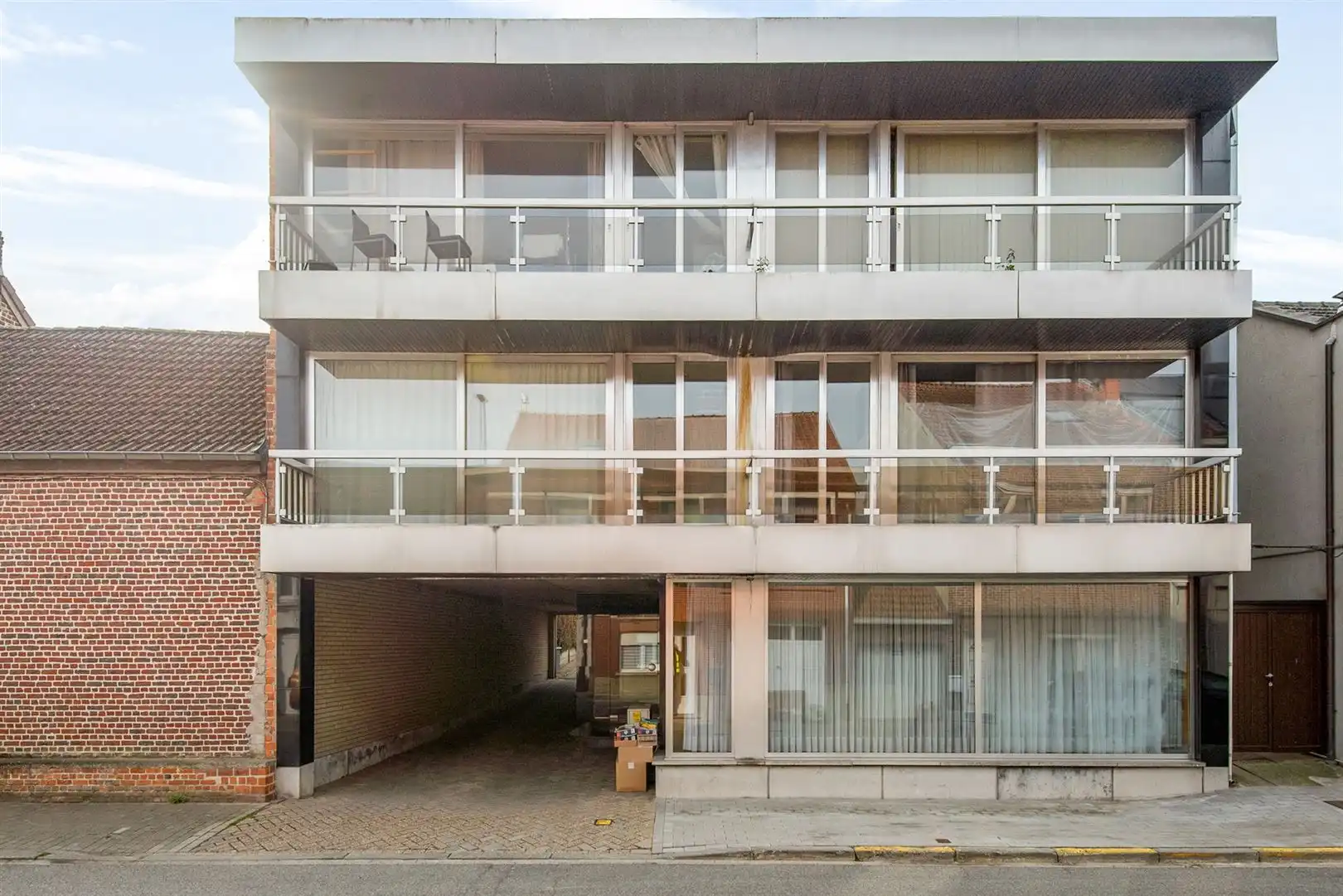 Opbrengsteigendom met 5 appartementen en garages foto {{pictureIndex}}