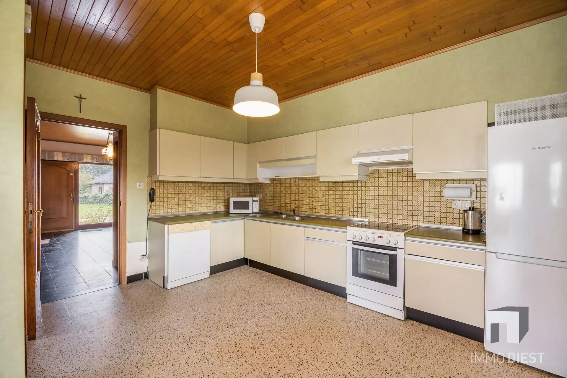 Op te knappen betaalbare split-level woning te Schaffen, kort bij de Bossen van Hees foto 11