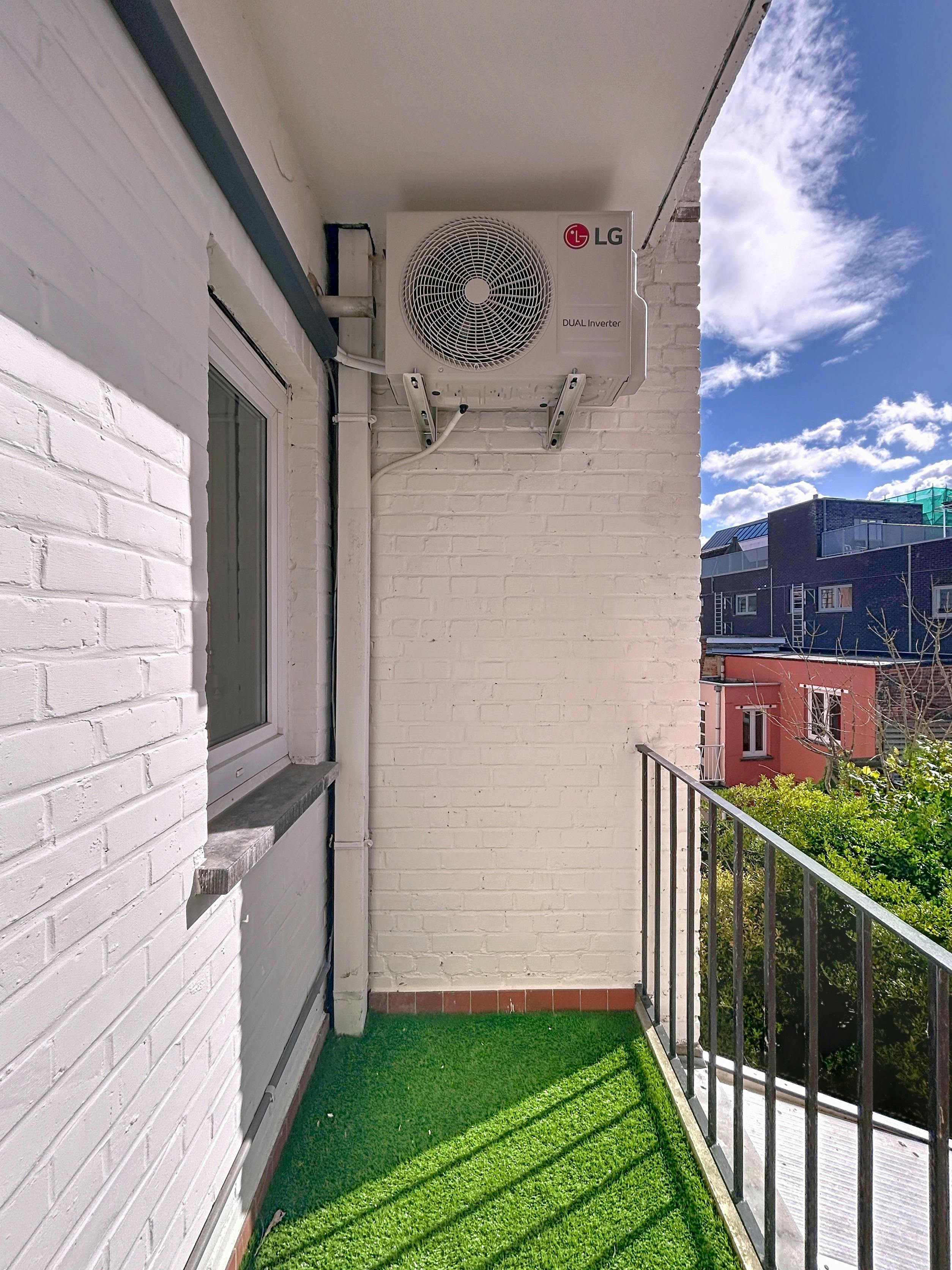 Ruim gerenoveerd appartement te huur aan de Leie te Kortrijk foto 11
