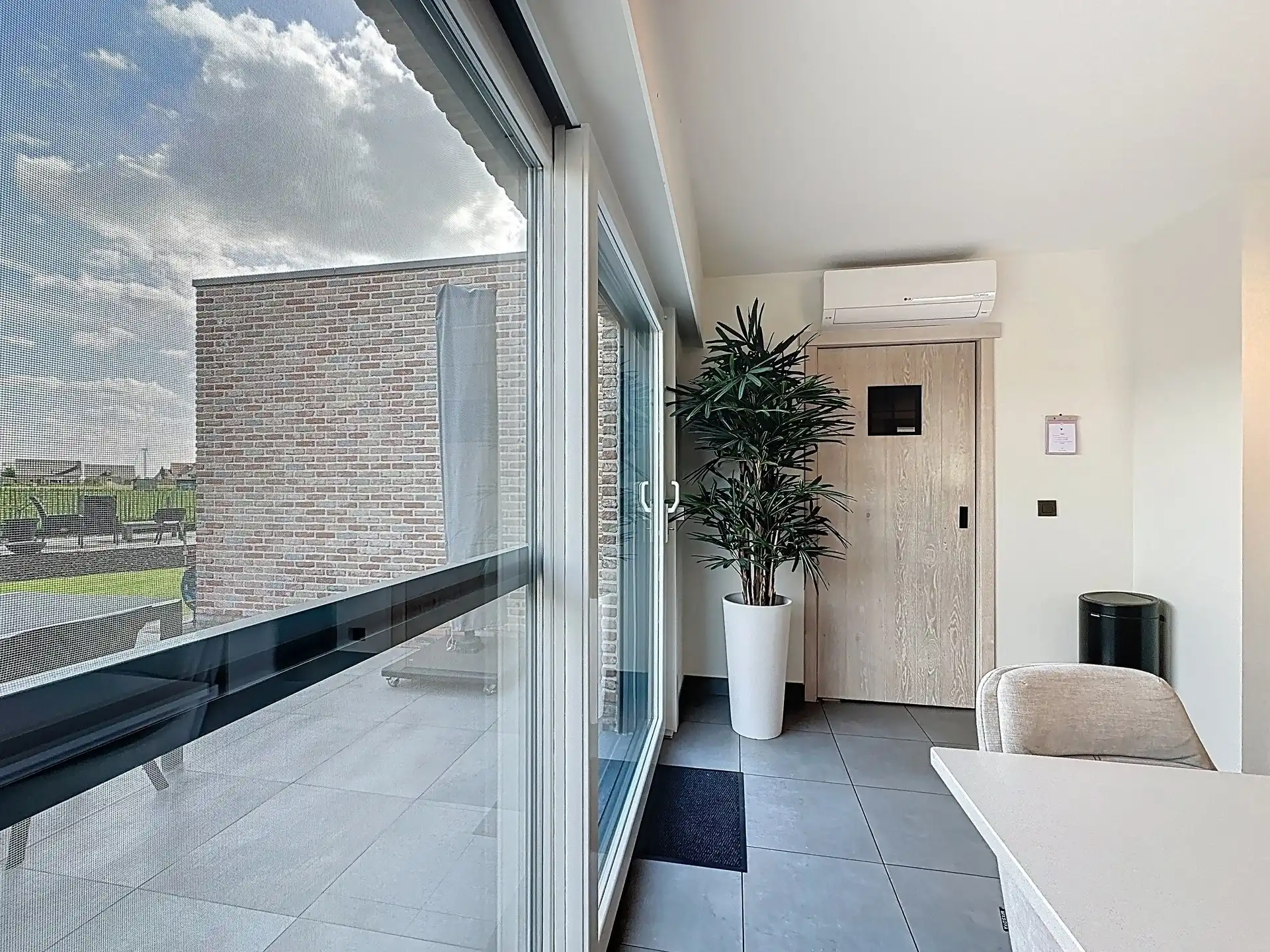 Ruime, luxueuze open bebouwing met 4 slaapkamers, 2 badkamers en garage op een perceel van 741m².  foto 8
