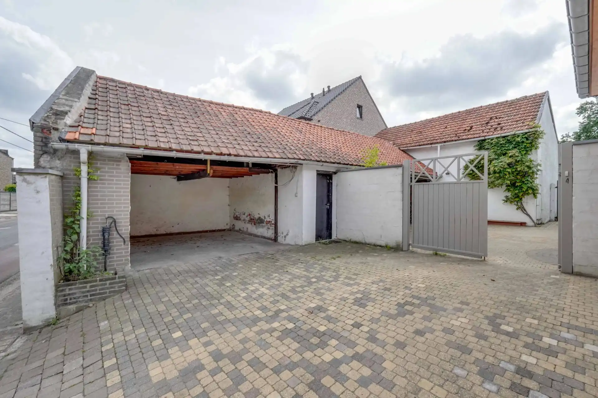 Knusse woning met bijgebouw foto 4