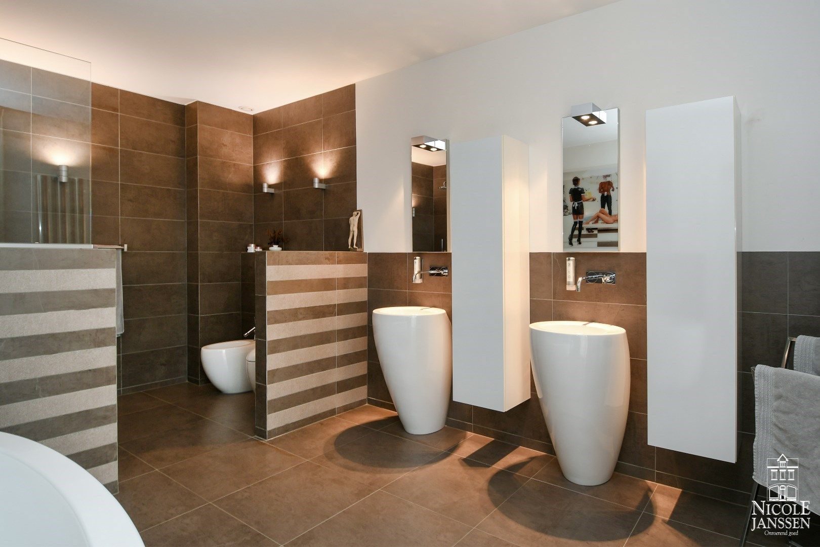 Luxueus en ruim ingedeeld landhuis met naastliggend garagegebouw met appartement foto 13