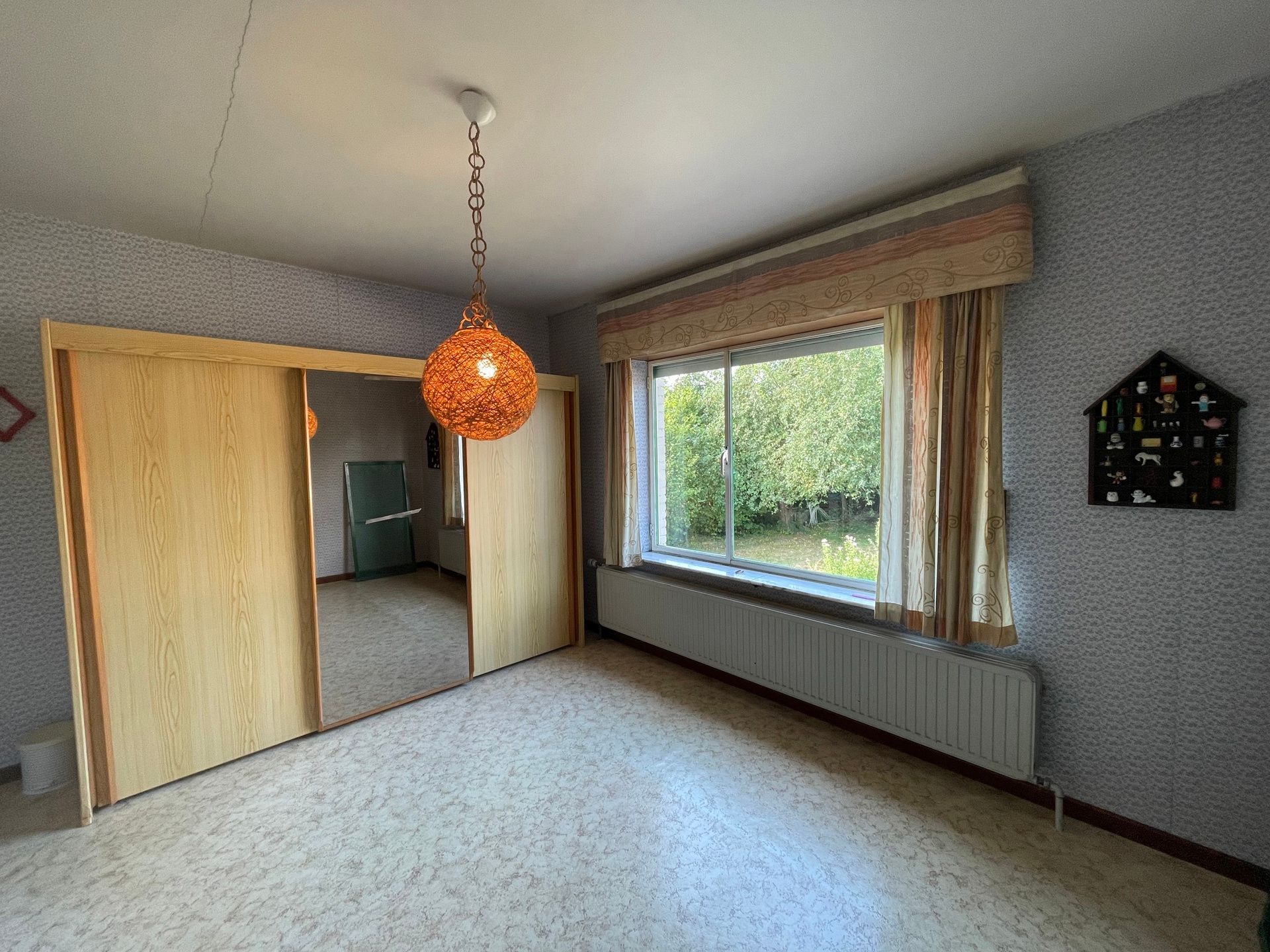 Te renoveren woning met veel potentieel foto 21