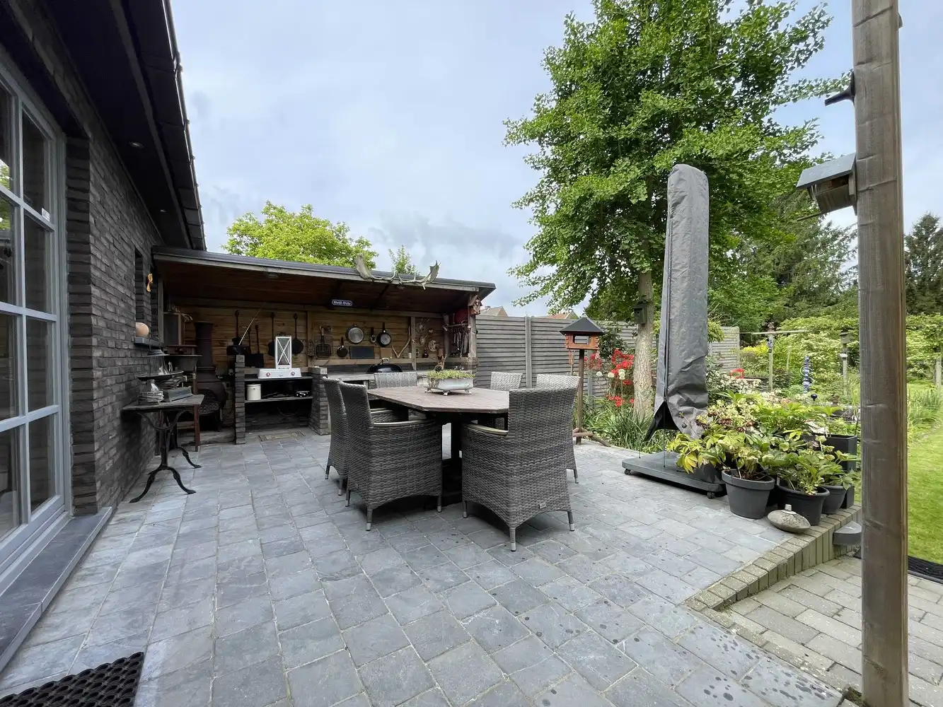 Rustig gelegen gezinswoning met prachtige tuin foto 8