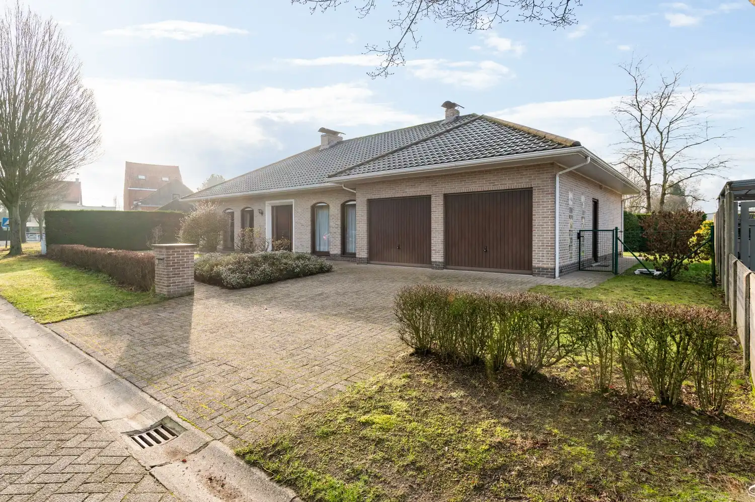 Gezellige laagbouw met 3 slaapkamers, dubbele garage en tuin in Ranst foto 2