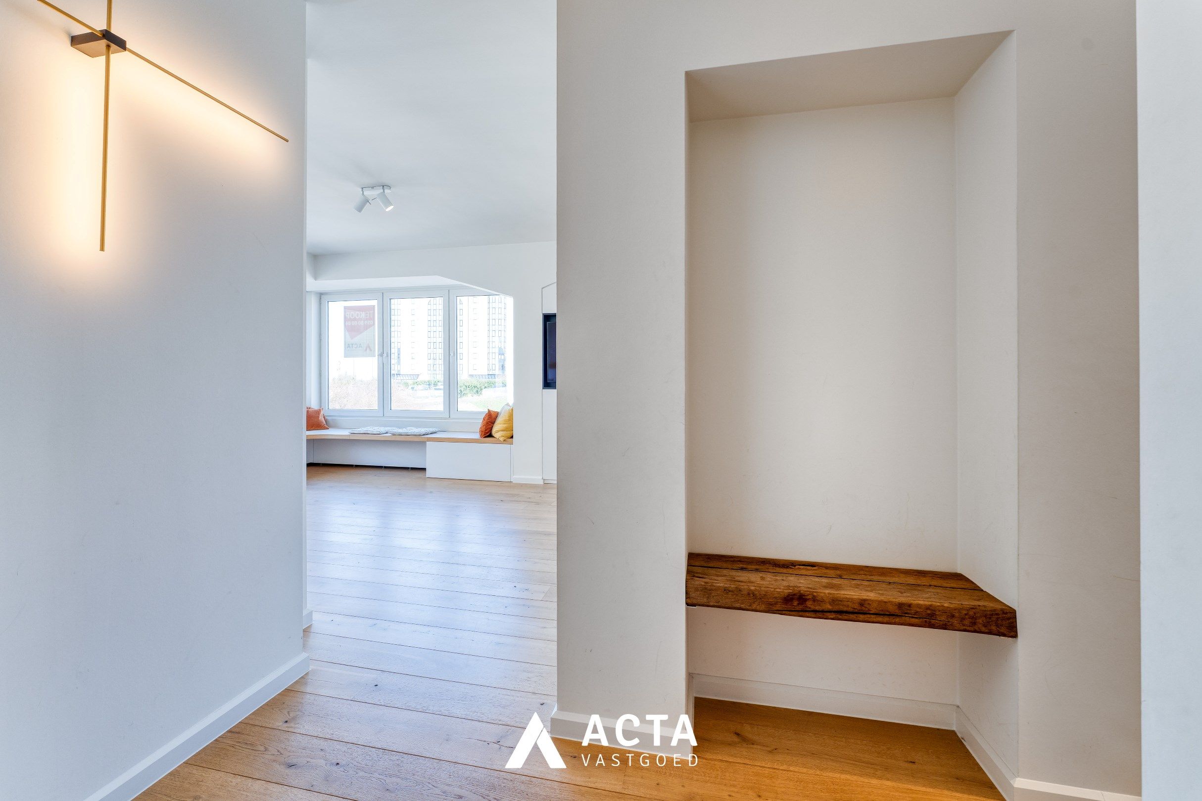 Gerenoveerd appartement met twee slaapkamers in Mariakerke foto 6