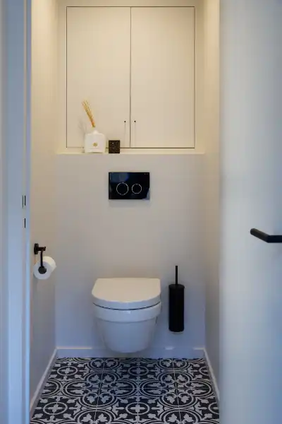 Volledig vernieuwde woning met uitweg en garage achteraan. foto 7