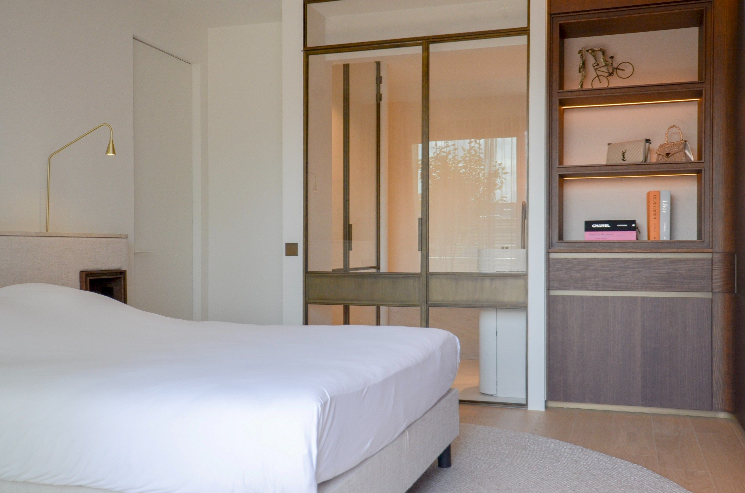 Uitzonderlijk gerenoveerd appartement met frontaal zeezicht in het Zoute. foto 38