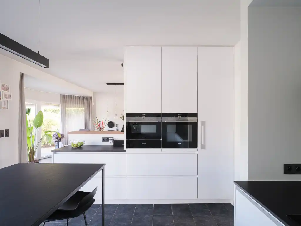 Karaktervolle gezinswoning met 4 slaapkamers, een bijbouw en een volwassen tuin foto 7