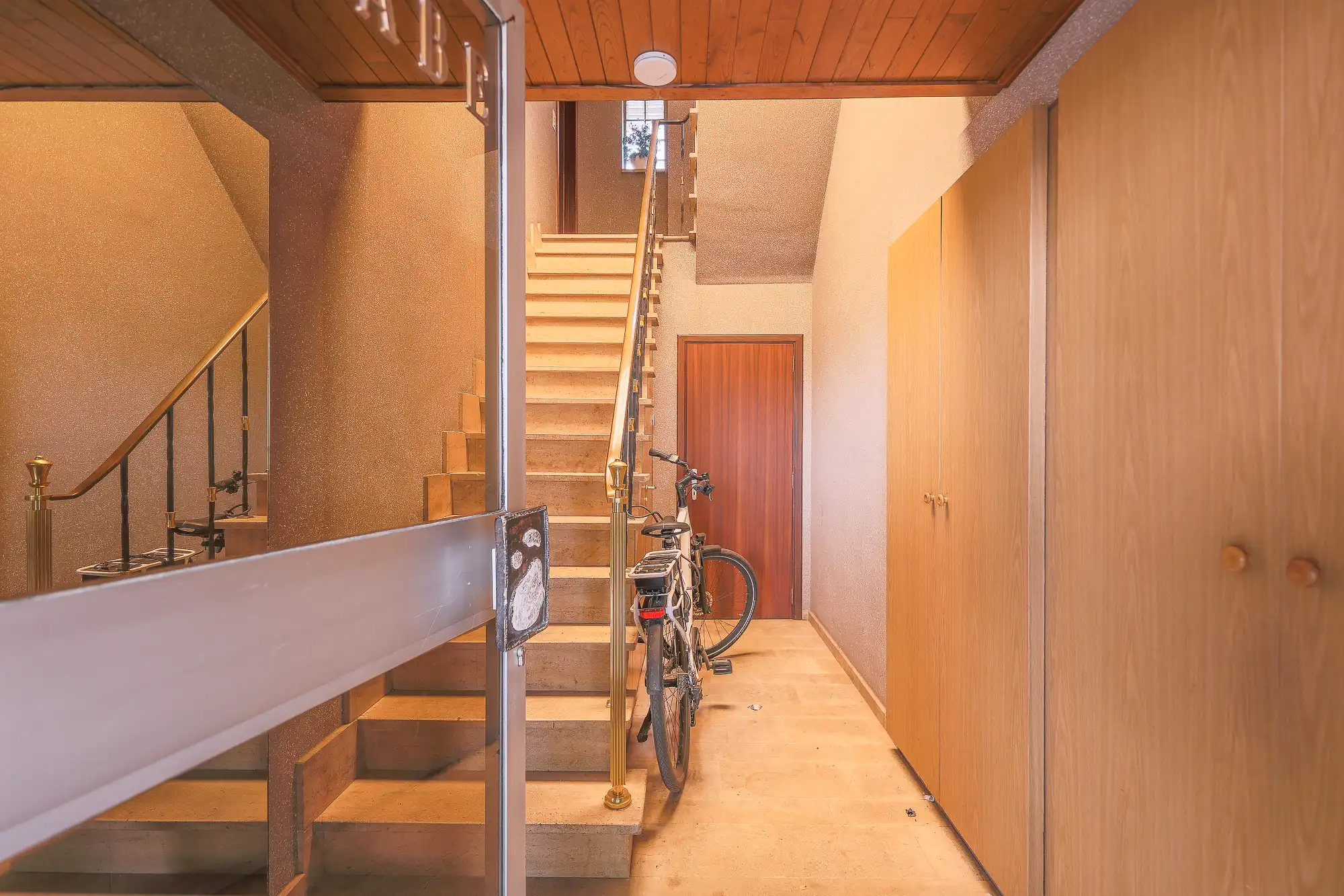 Ruim appartement met zuid-gericht terras foto 5