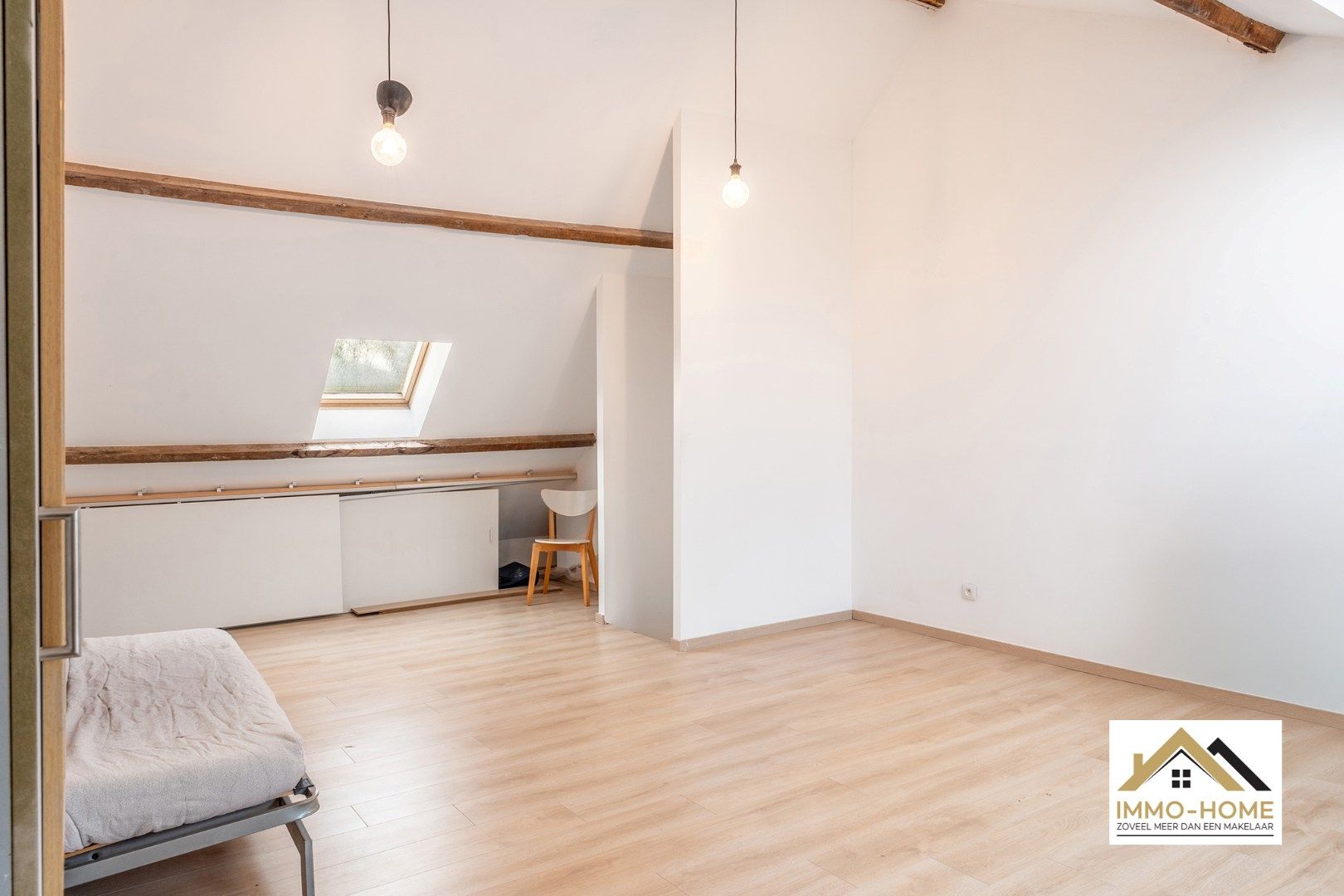 Lichtrijke halfopen bebouwing op toplocatie foto 25