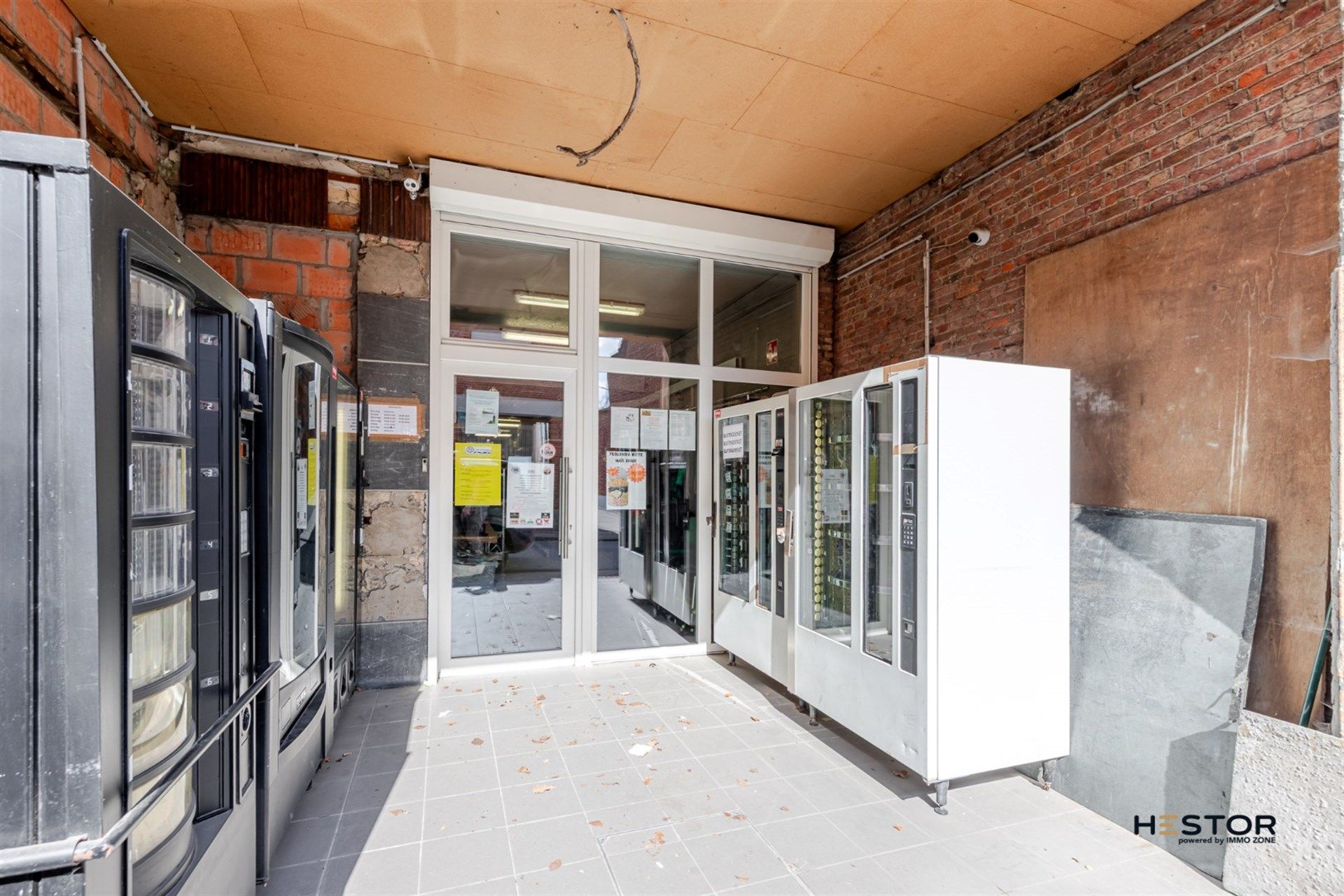 Riante, centraal geleden handelszaak in Hamme foto {{pictureIndex}}