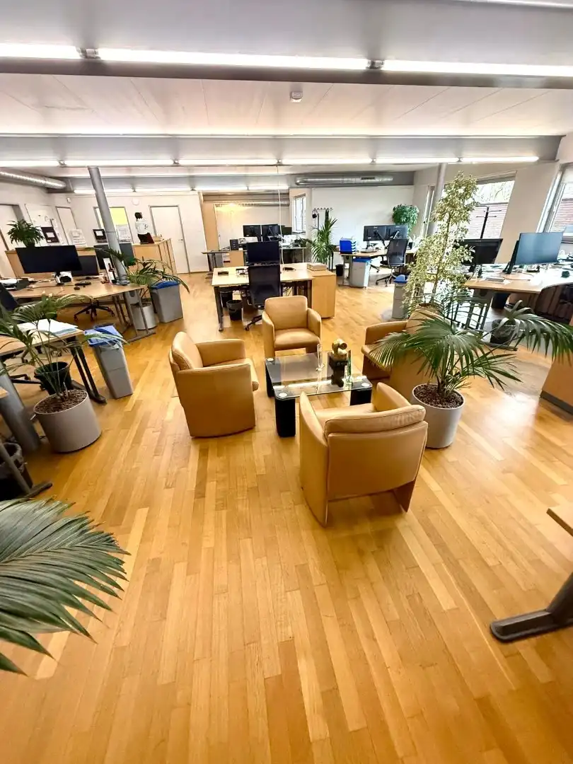 Handelsgelijkvloers met depot en weldra 2 lofts of 4 appartementen. foto 13