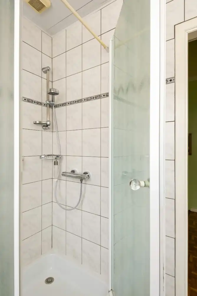 Op te frissen woning met 4 slpk. en tuin foto 23