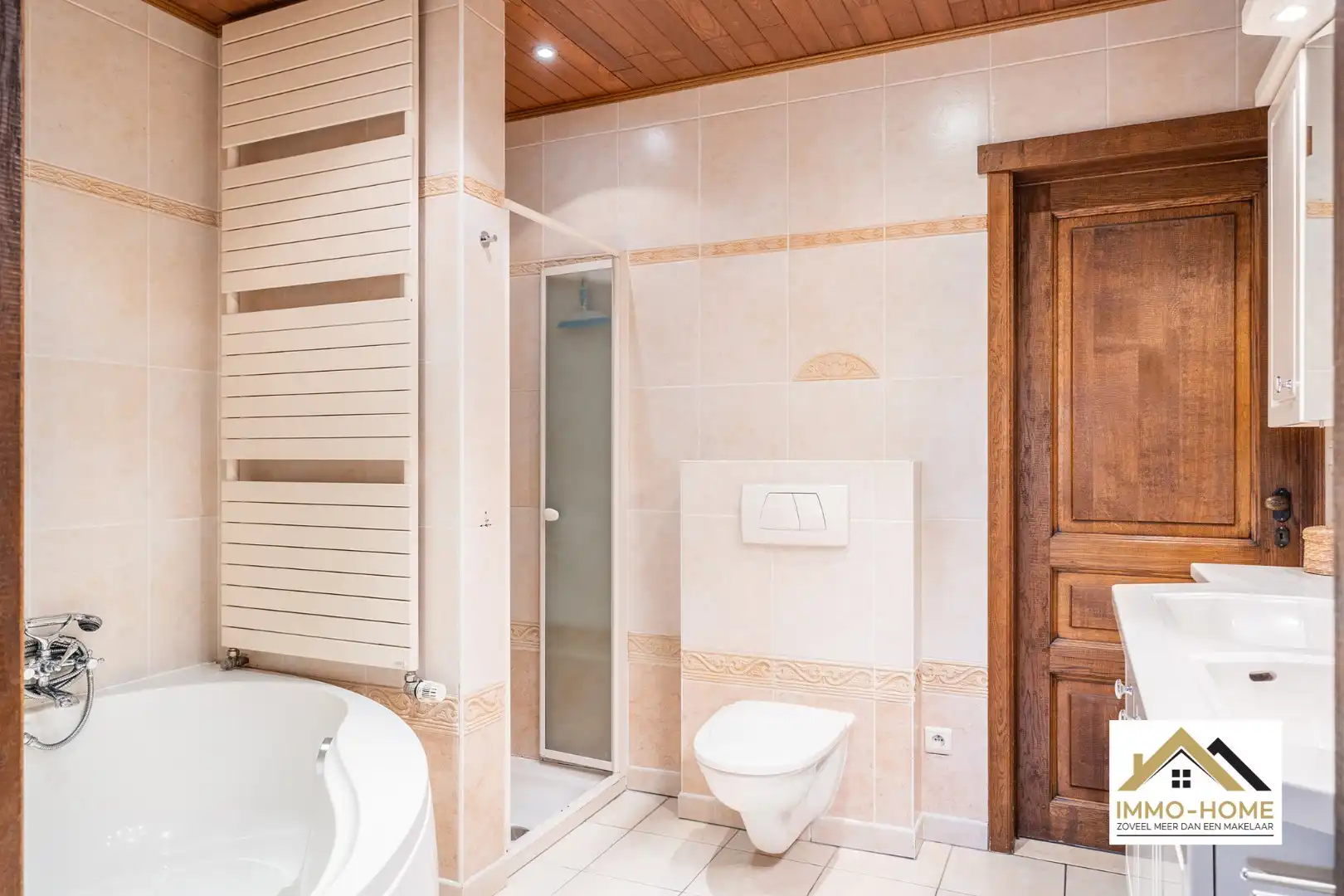 Ruime woning op topligging foto 16