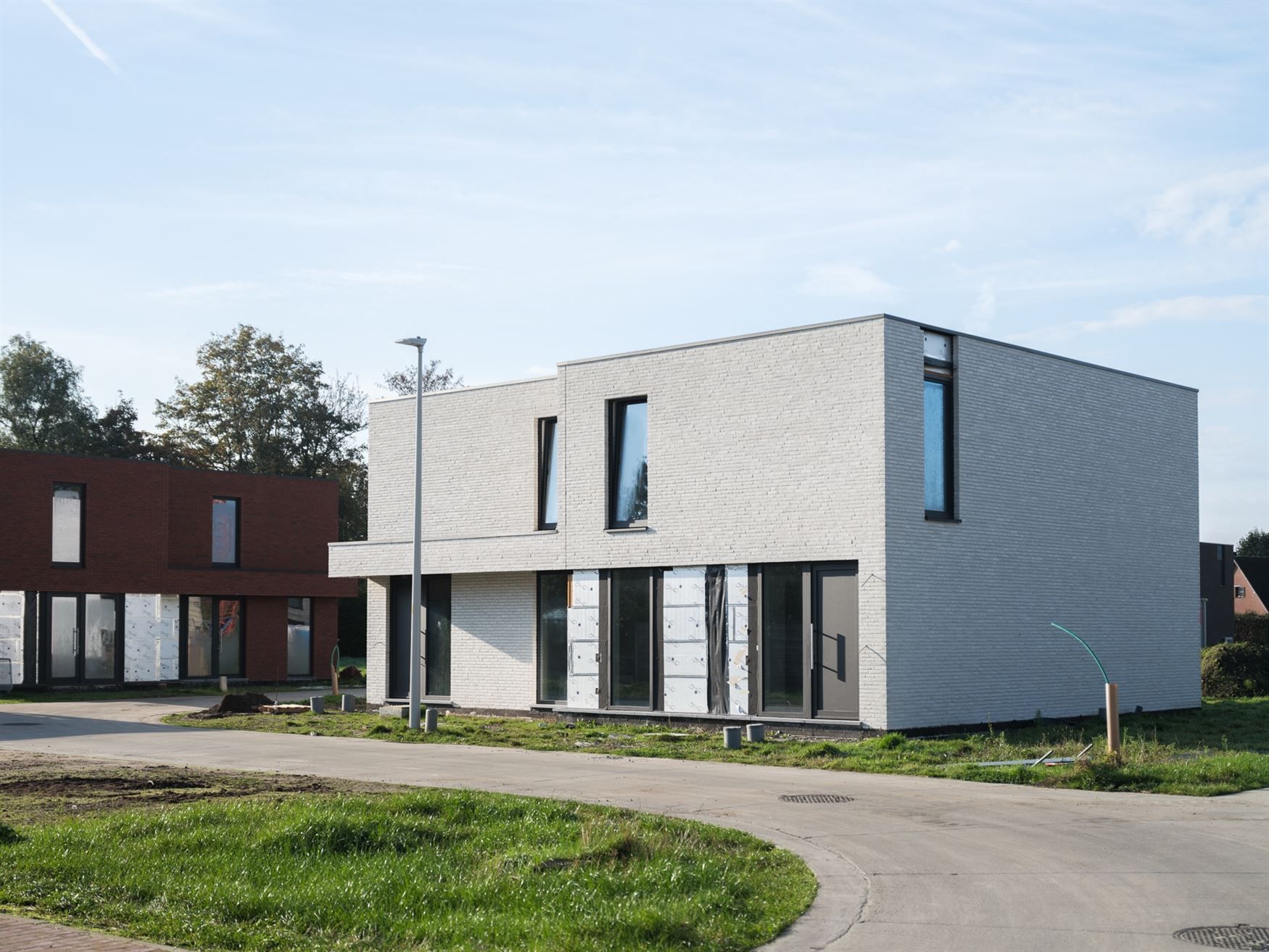 Moderne nieuwbouwwoning met zonnige tuin foto 2