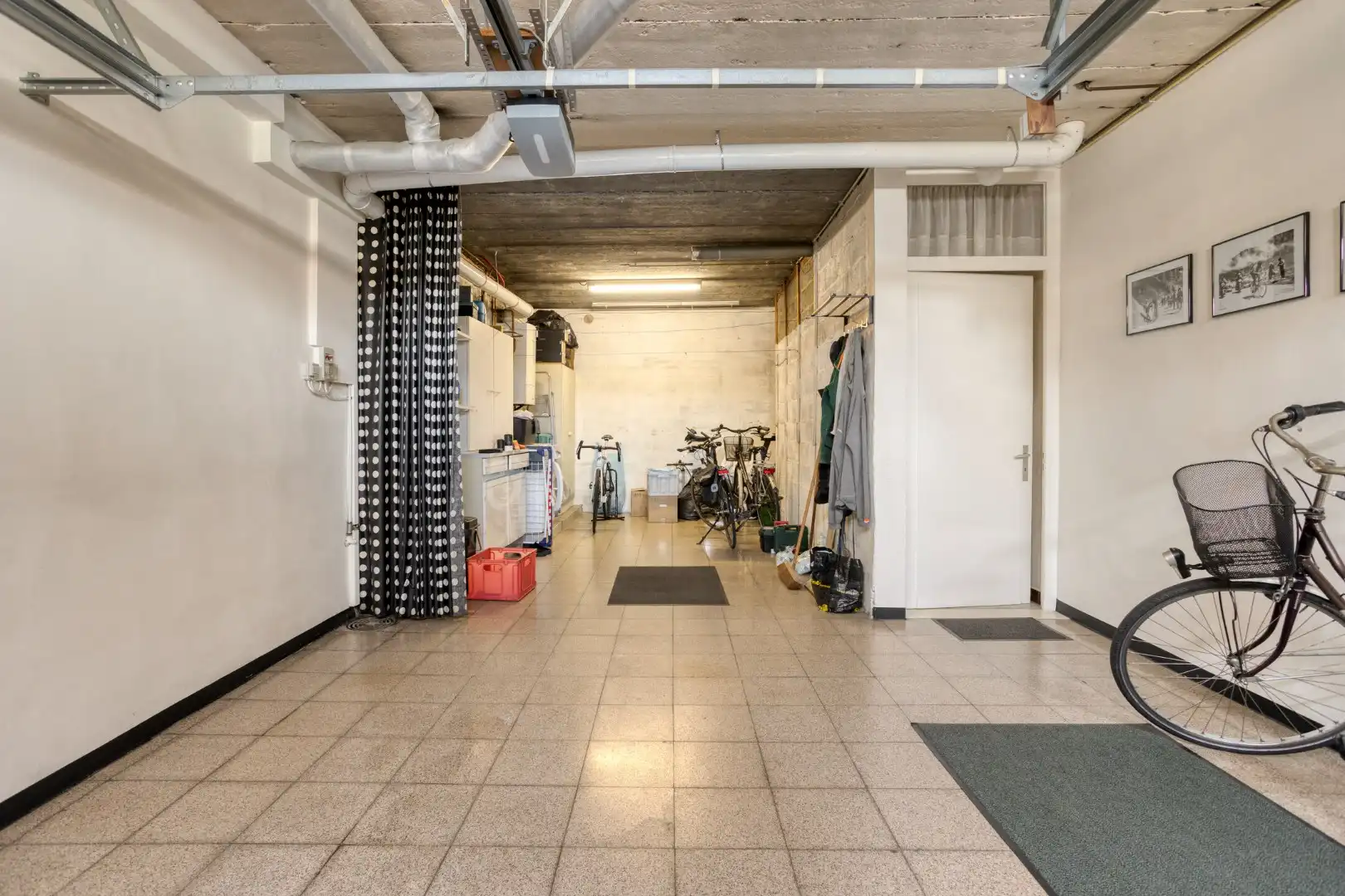 Woning met 2 slaapkamers en ruime garage! foto 13