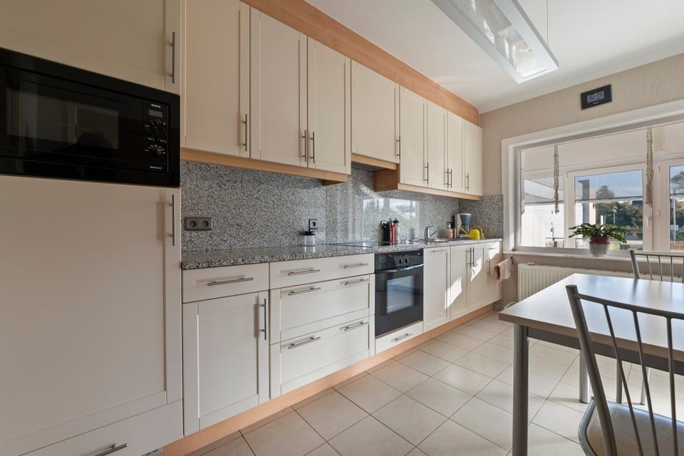 CHARMANTE, INSTAPKLARE WONING MET 3 SLAAPKAMERS, GROTE ZOLDER EN GEEZELLIGE BUITENRUIMTE foto 15