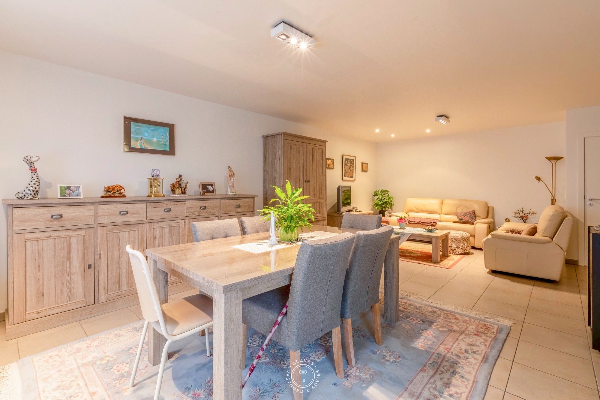 Centraal gelegen appartement met twee terrassen en autostaanplaats foto 3