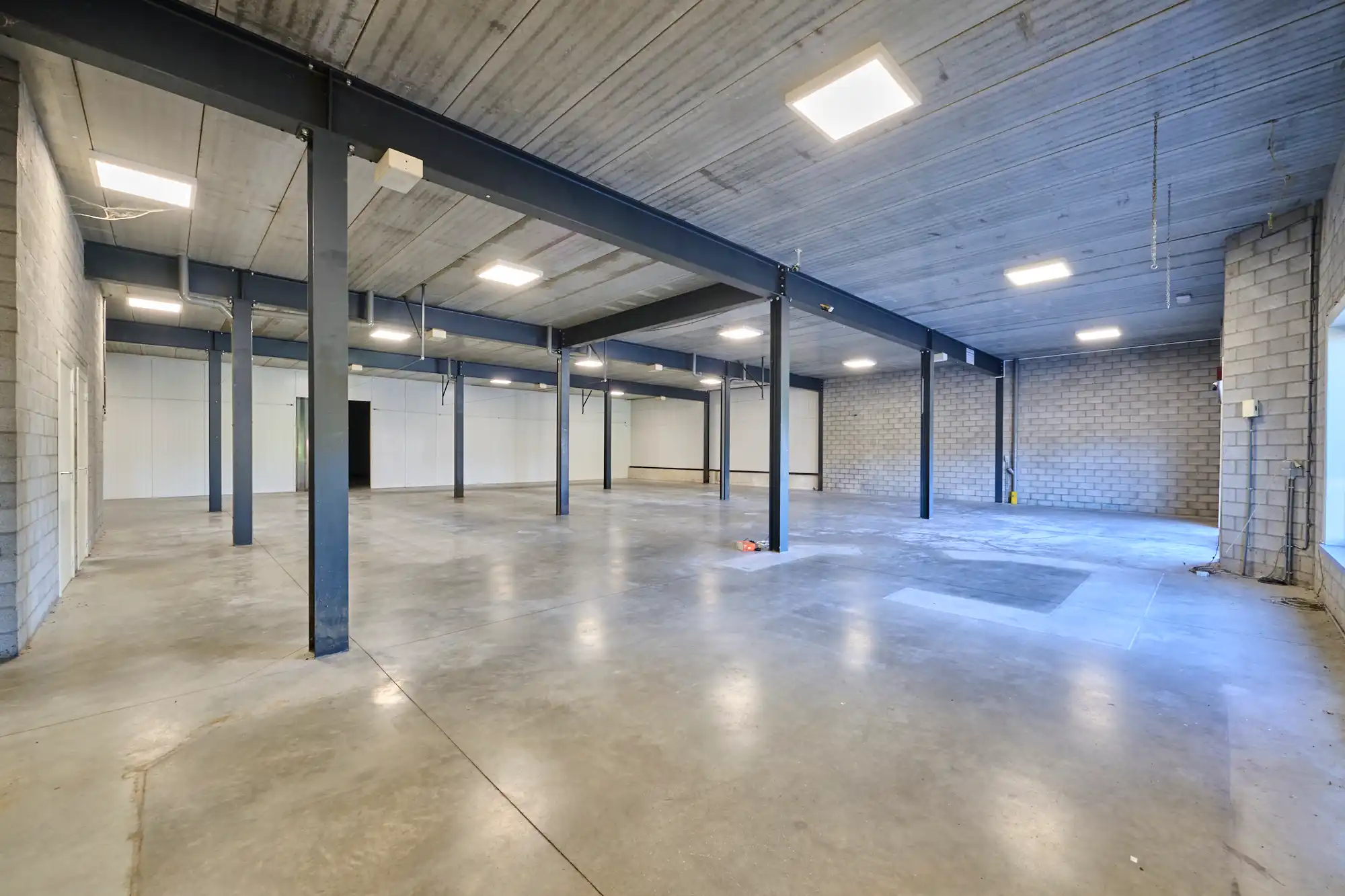 TE KOOP Dilsen-Stokkem: bedrijfsgebouw met appartementen foto 9