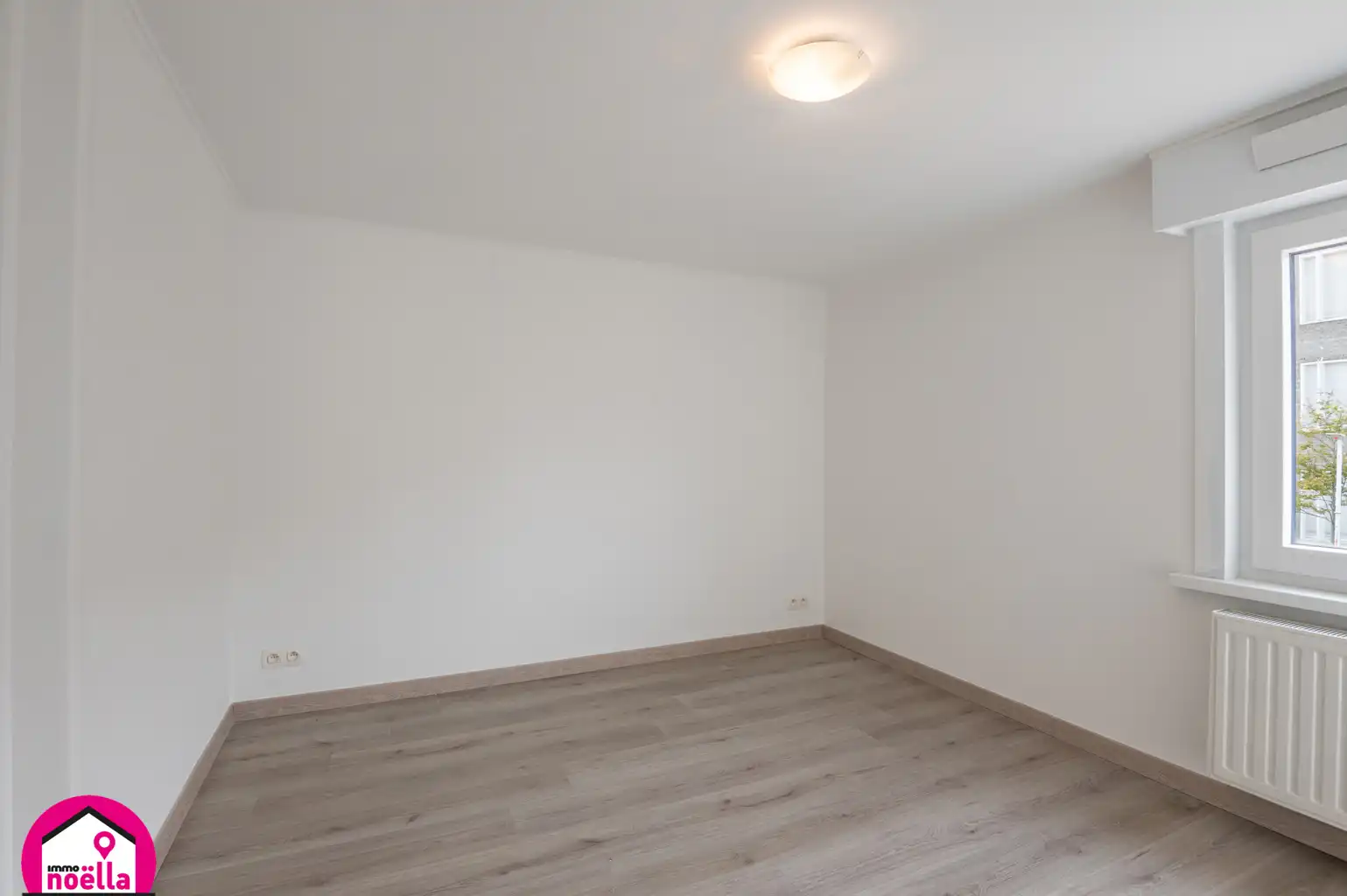 Half open bebouwing met garage en berging foto 8