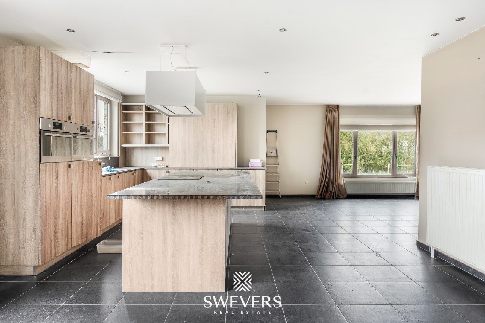 Groot sportgebouw met woonst op een perceel van 77a 60ca (of herverkaveling) foto 15