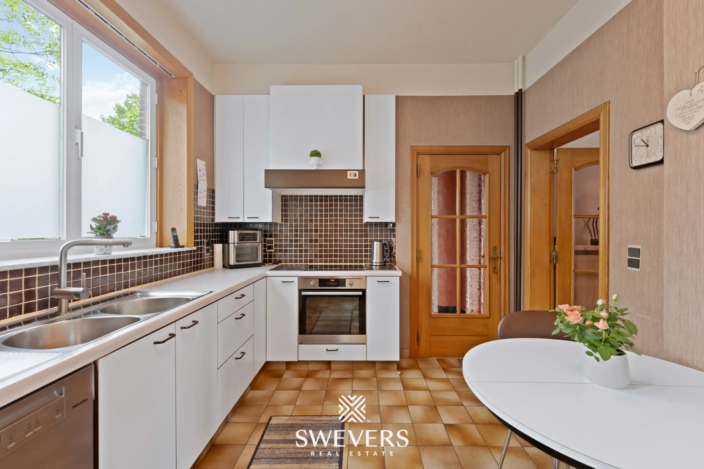 Bijzonder ruime villa (346m²) met mooie grote tuin op centrale locatie in Alken foto 14