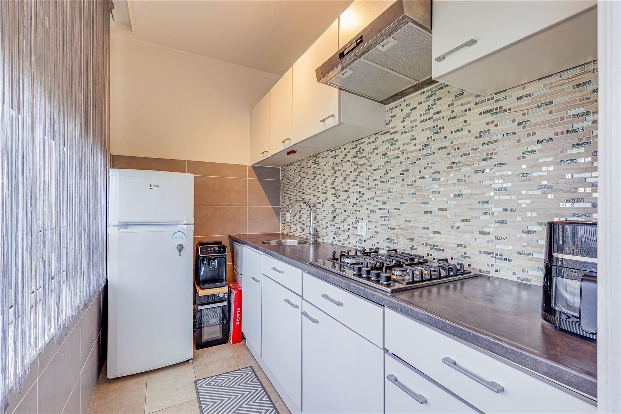 Ruime studio met een aparte slaaphoek te Antwerpen! foto 6