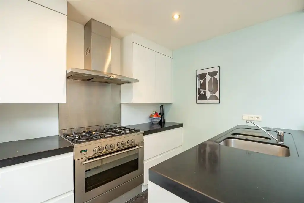 Sfeervol, instapklaar herenhuis met 4 slaapkamers & mediterraanse tuin in hartje Harmoniewijk foto 8